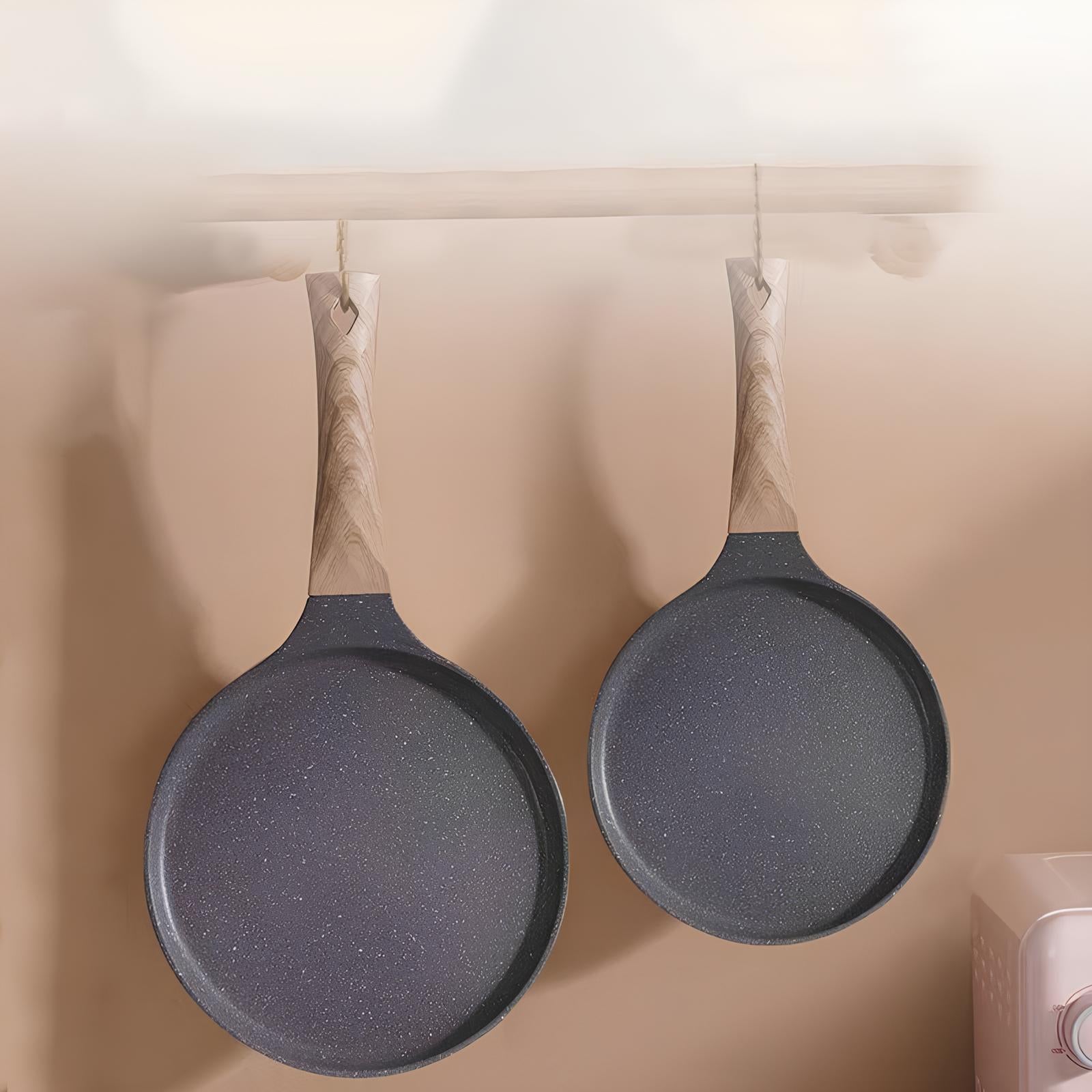Crêpière Antiadhésive Grise avec Manche en Bois - UstensilesCulinaires