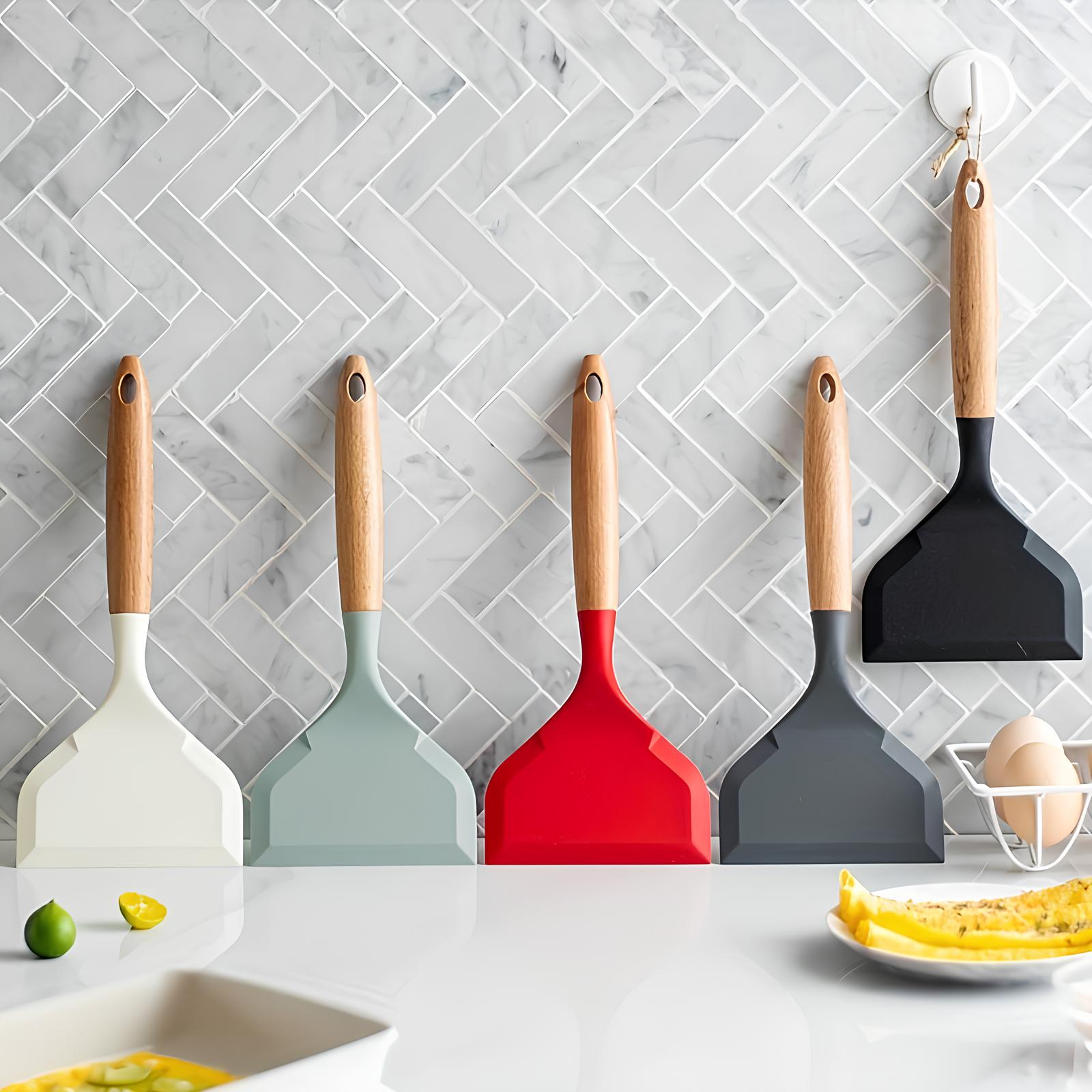 Spatule large en silicone et manche en bois - UstensilesCulinaires