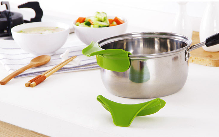 Bec verseur amovible en silicone - UstensilesCulinaires