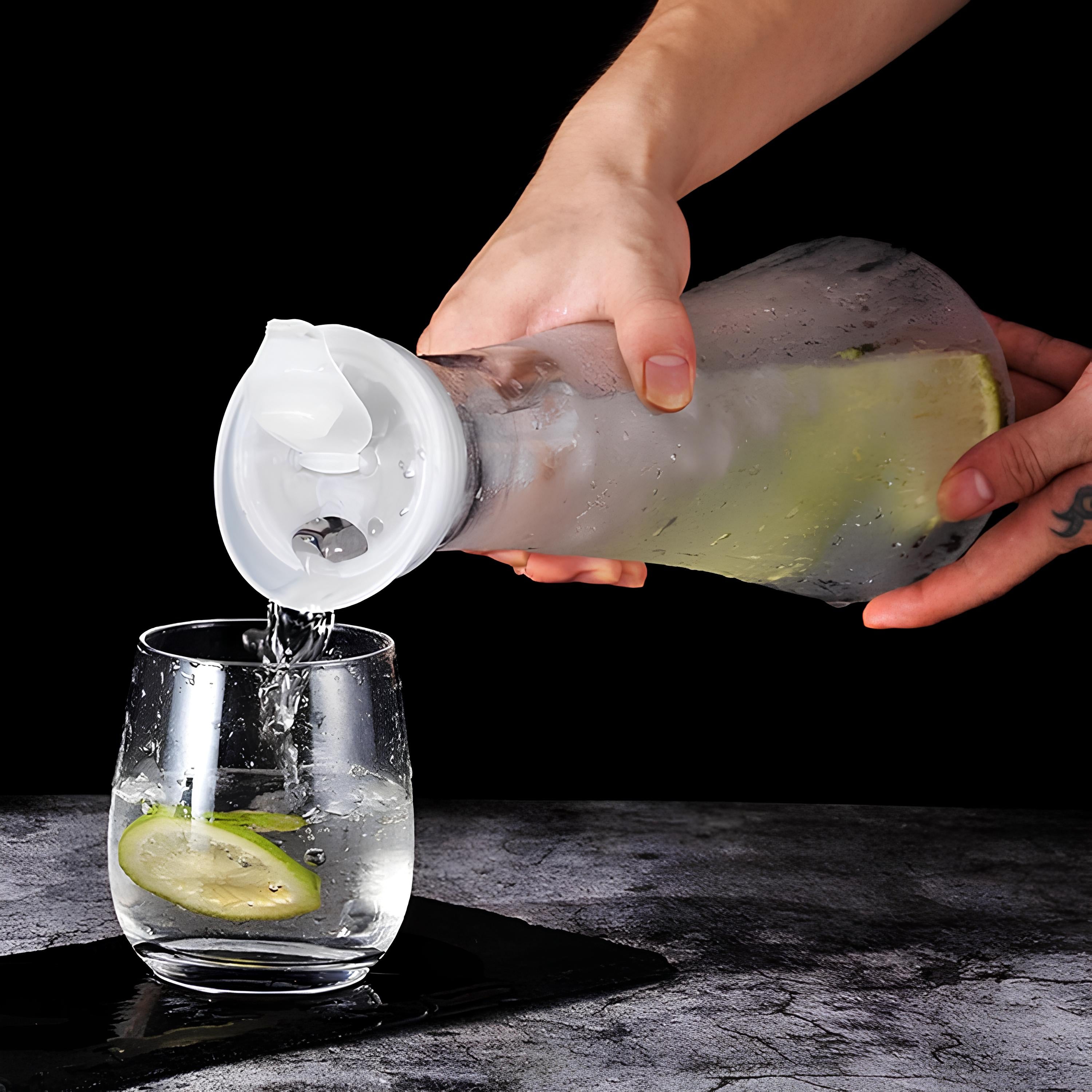 Carafe d'eau incassable en acrylique - UstensilesCulinaires