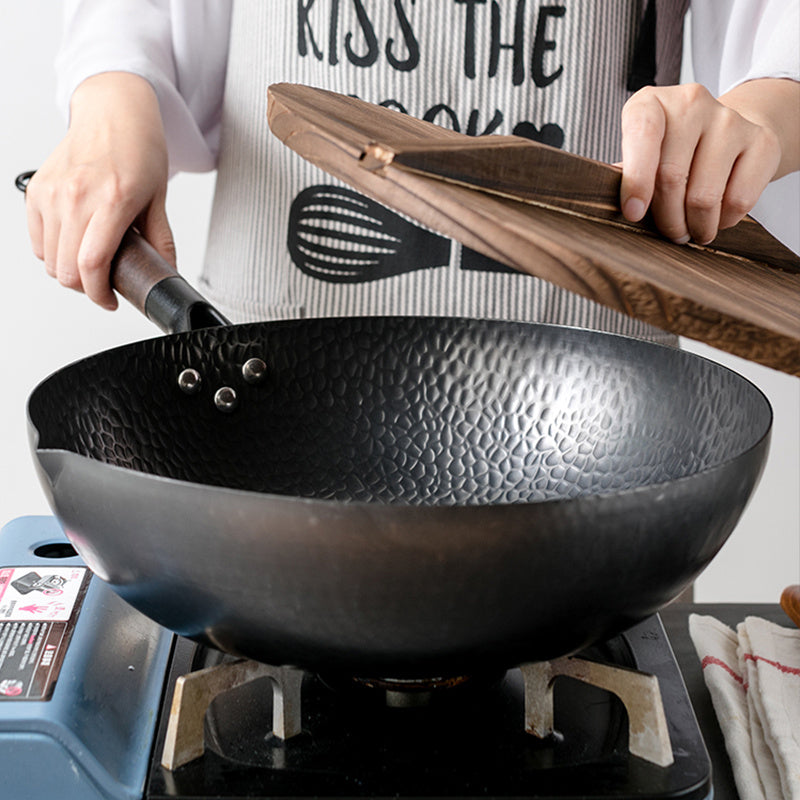 Wok en acier au carbone martelé à la main