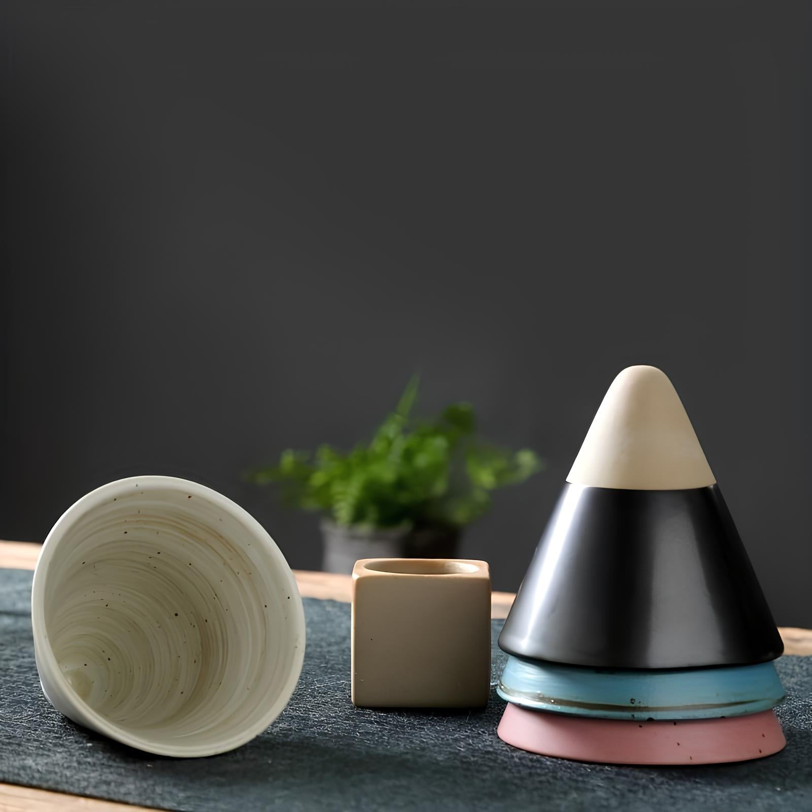 Tasse Artisanale Conique en Céramique - UstensilesCulinaires