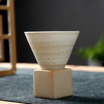 Tasse Artisanale Conique en Céramique - UstensilesCulinaires