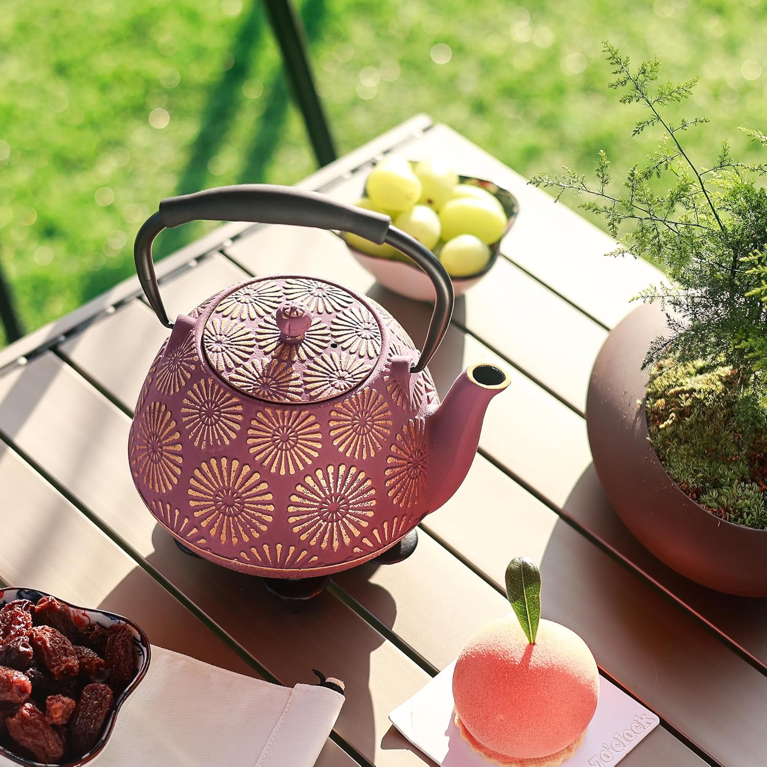 Théière japonaise en fonte avec motifs tournesols